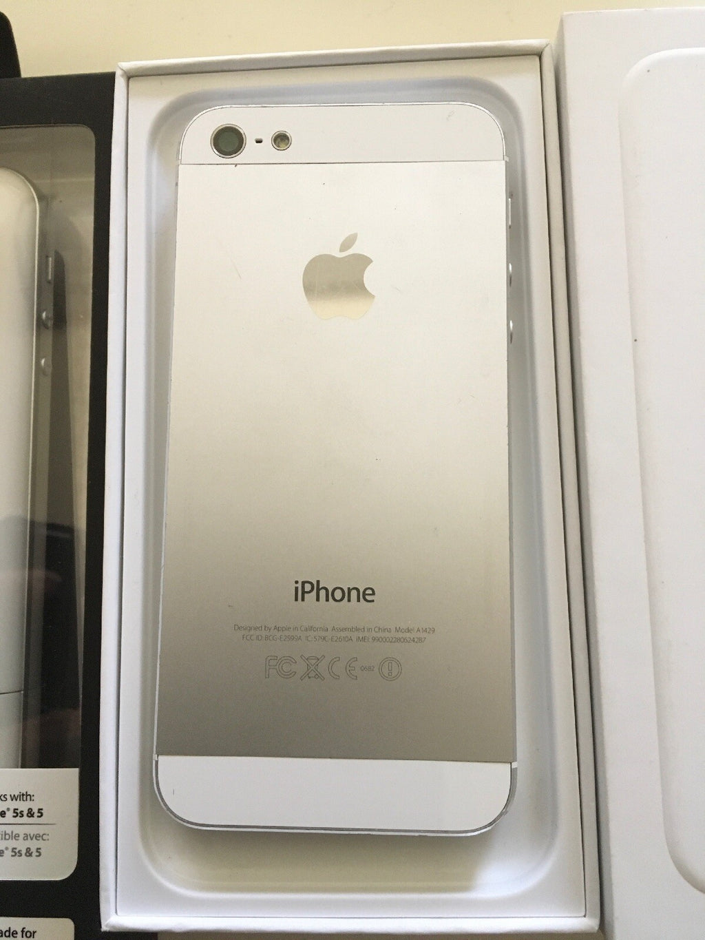 Apple iPhone 5 - 16GB - White & Silver (Sprint) A14291