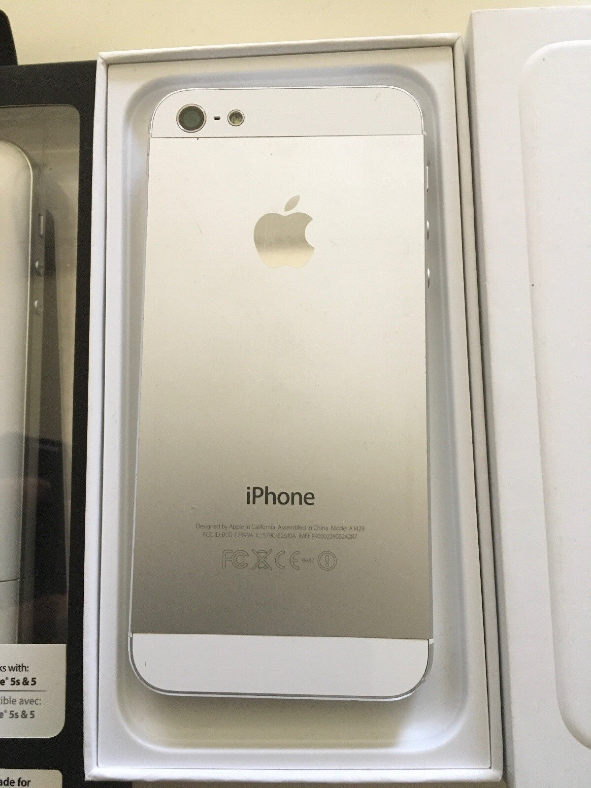 Apple iPhone 5 - 16GB - White & Silver (Sprint) A14291