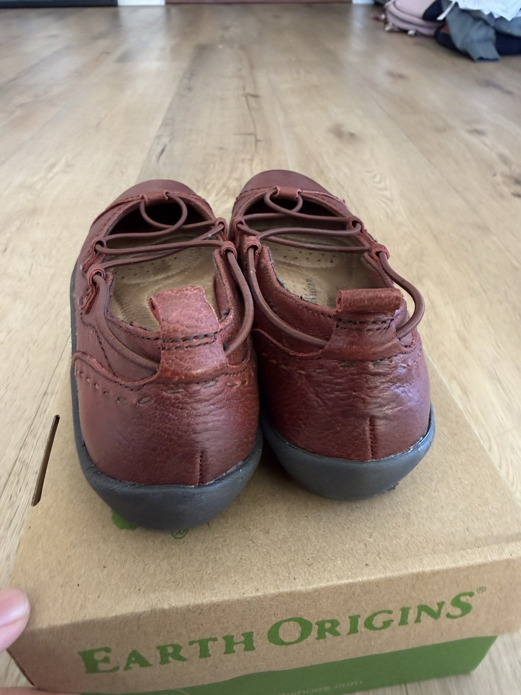 NIB Earth Origins leather bungee lace slip on- Loncon- Brown Sz 6.54