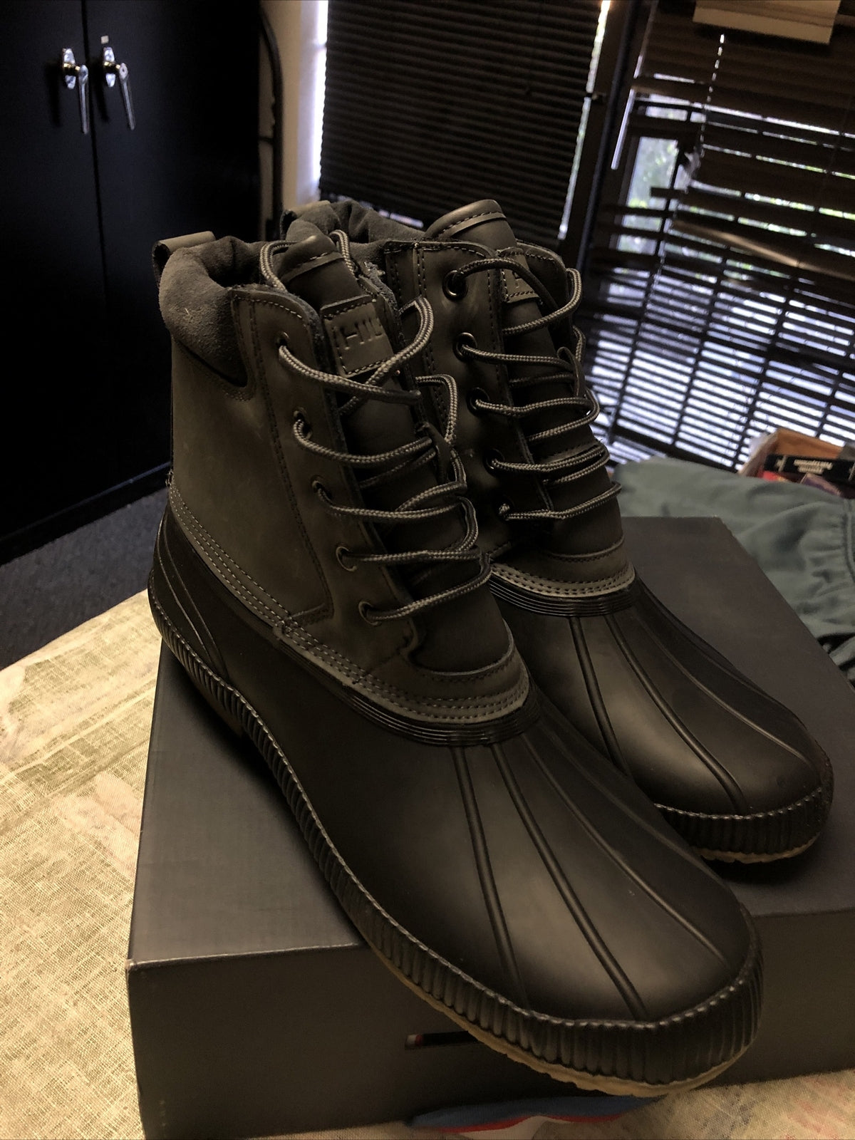 TOMMY HILFIGER TM CHARLIE MENS LEATHER BOOTS DARK GRAY SIZE 13M NOS5