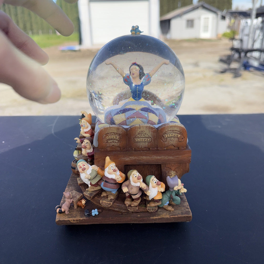 Disney Snow White The Seven Dwarfs Waking Up Snow Globe Light Up 11