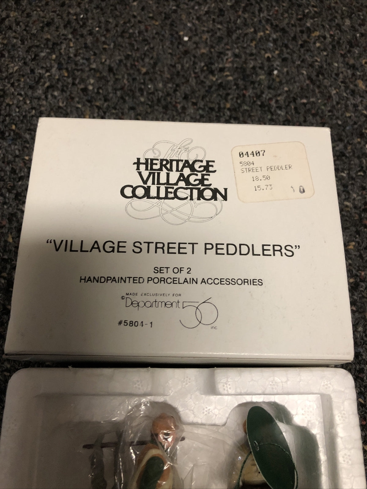 Department 56 Dickens' Heritage- Village Street Peddlers #5804-12