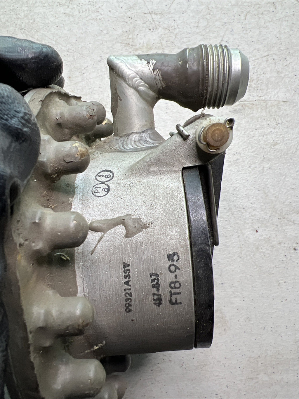Unidentified Fuel Filler Cap P/N 45 - 1184 FT8-951