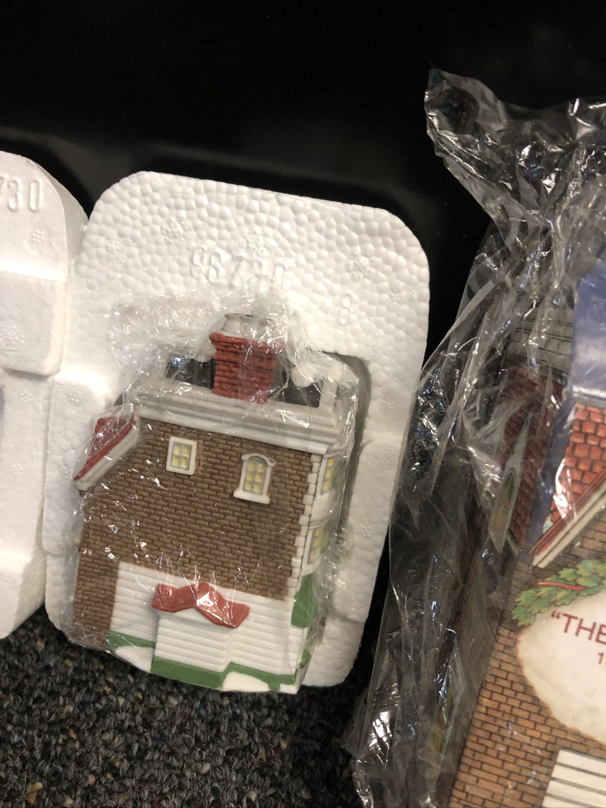 Department 56 NIB "The Crown & Cricket Inn" COLLECTORS EDITION ORNAMENT 19922