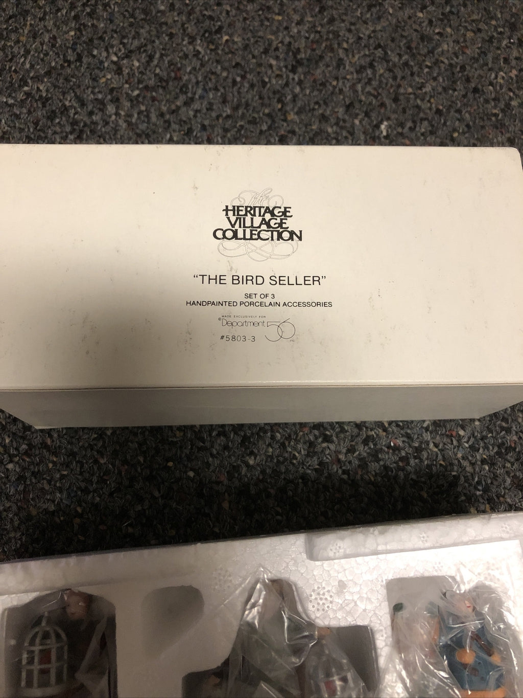 DEPARTMENT 56 HERITAGE VILLAGE SERIES THE BIRD SELLER #5803-32