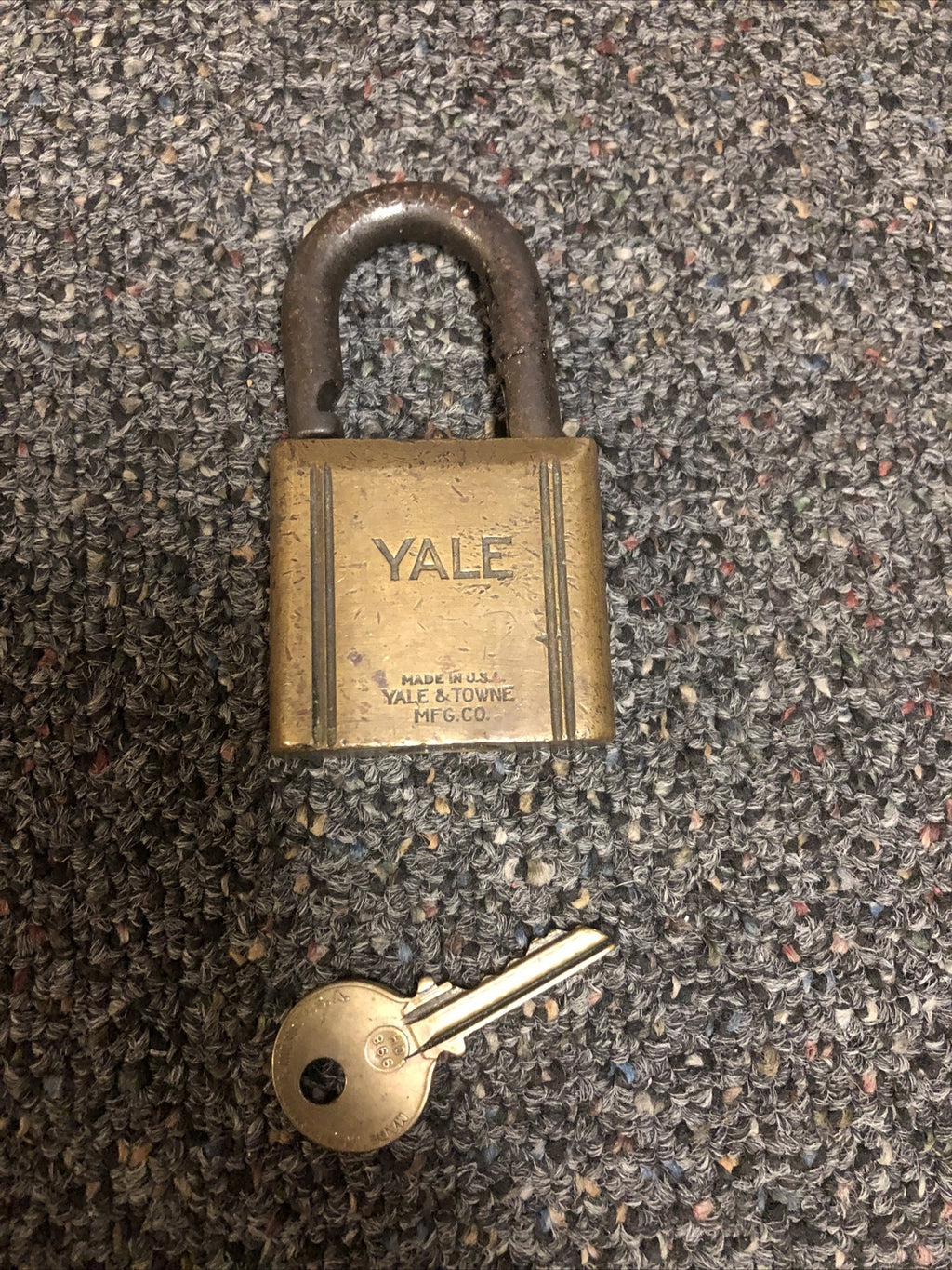 Vintage YALE key lock, Ordnance, with key0