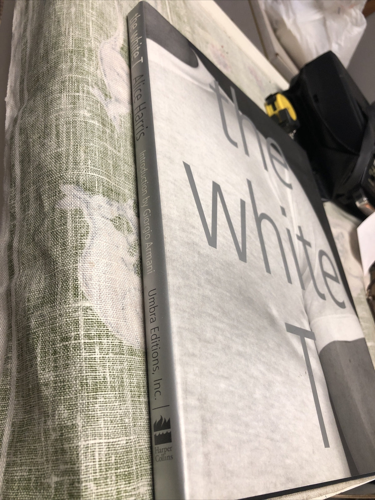 Alice Harris THE WHITE T 1st Edition 1st Printing1