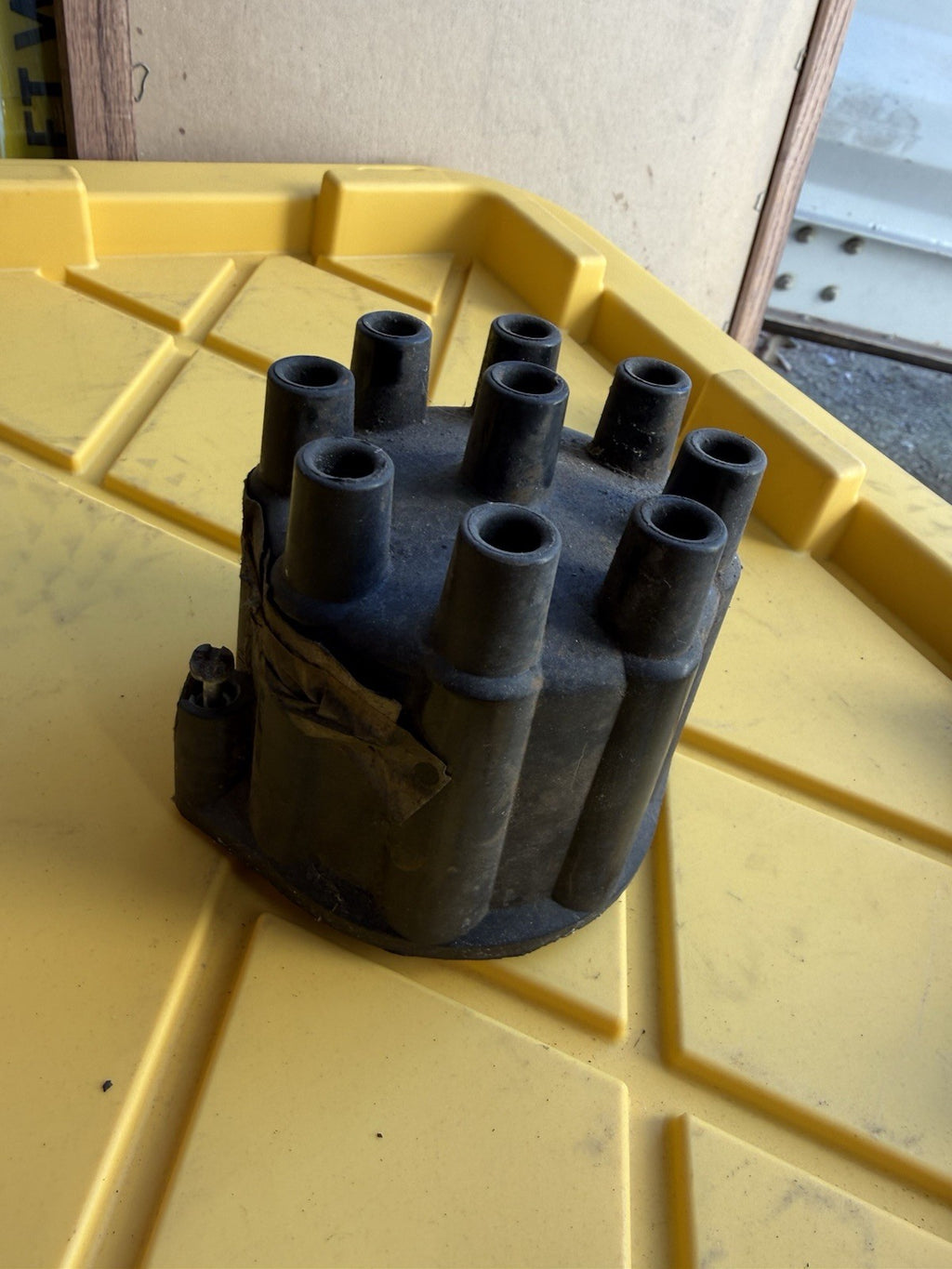 Chevrolet Corvette 1958 • Distributor Cap Delco Remy #1110890. Used.2