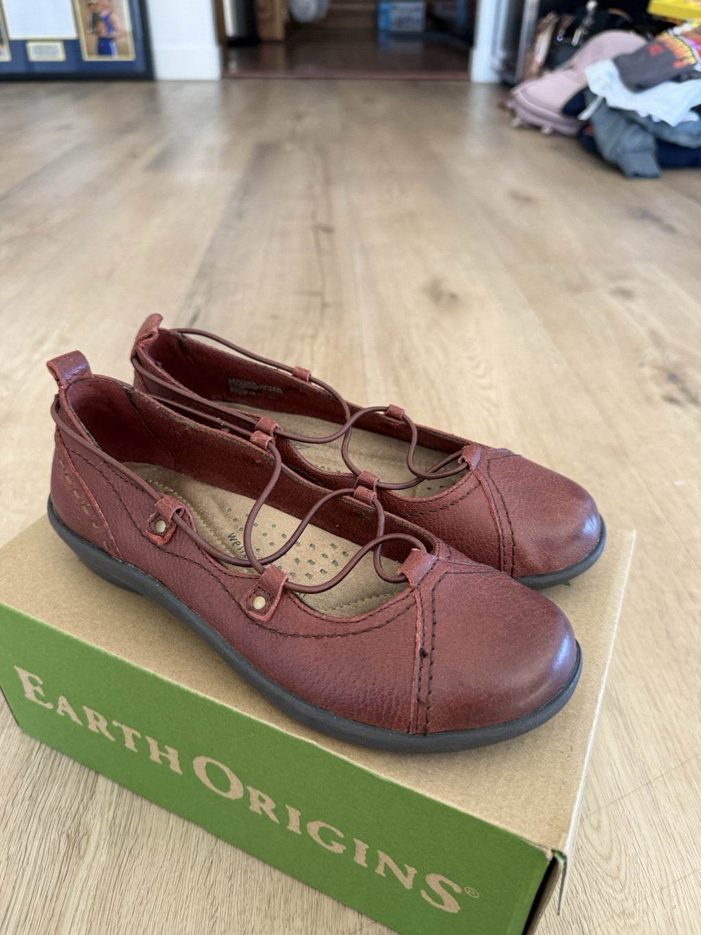 NIB Earth Origins leather bungee lace slip on- Loncon- Brown Sz 6.52