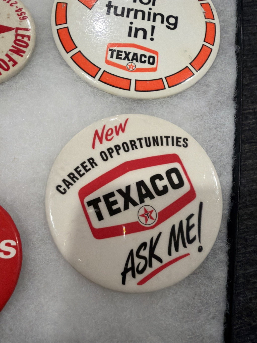 Vintage Texaco Memorabilia Display Sign Lot Pins Pin Back2
