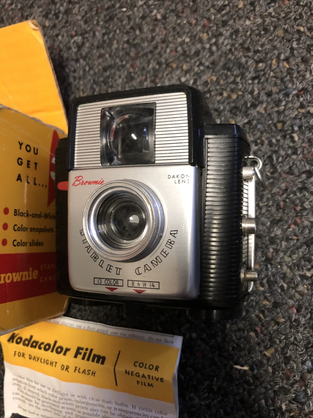 Vintage Kodak Brownie Starlet Camera With Box1