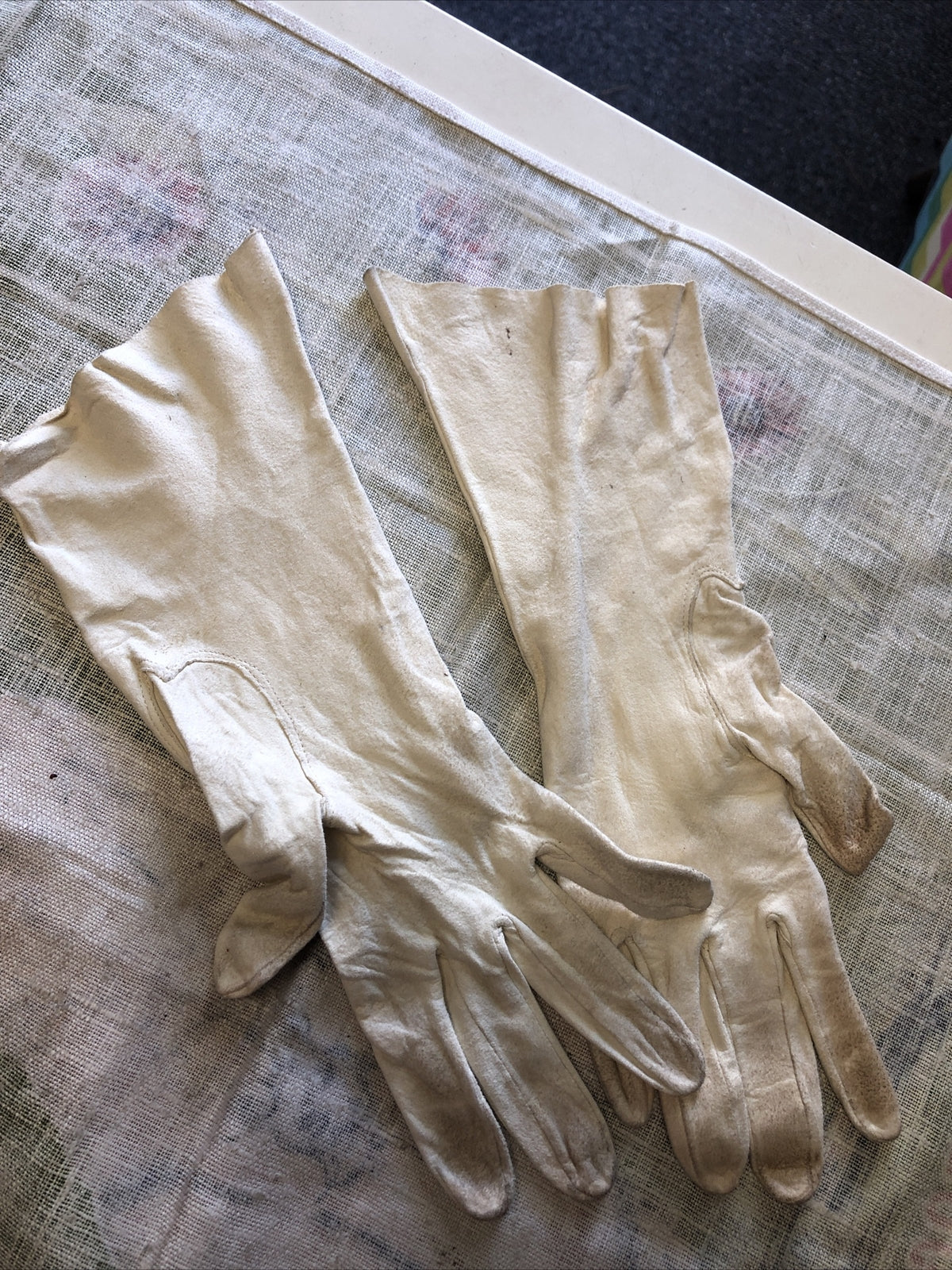True Vintage Ladies Off White Gloves Nylon Size 6 1/21