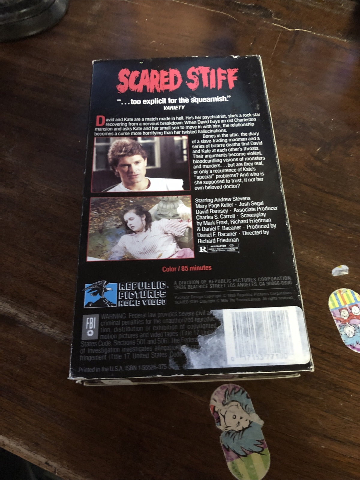 SCARED STIFF VHS REPUBLIC PICTURES HOME VIDEO HORROR1