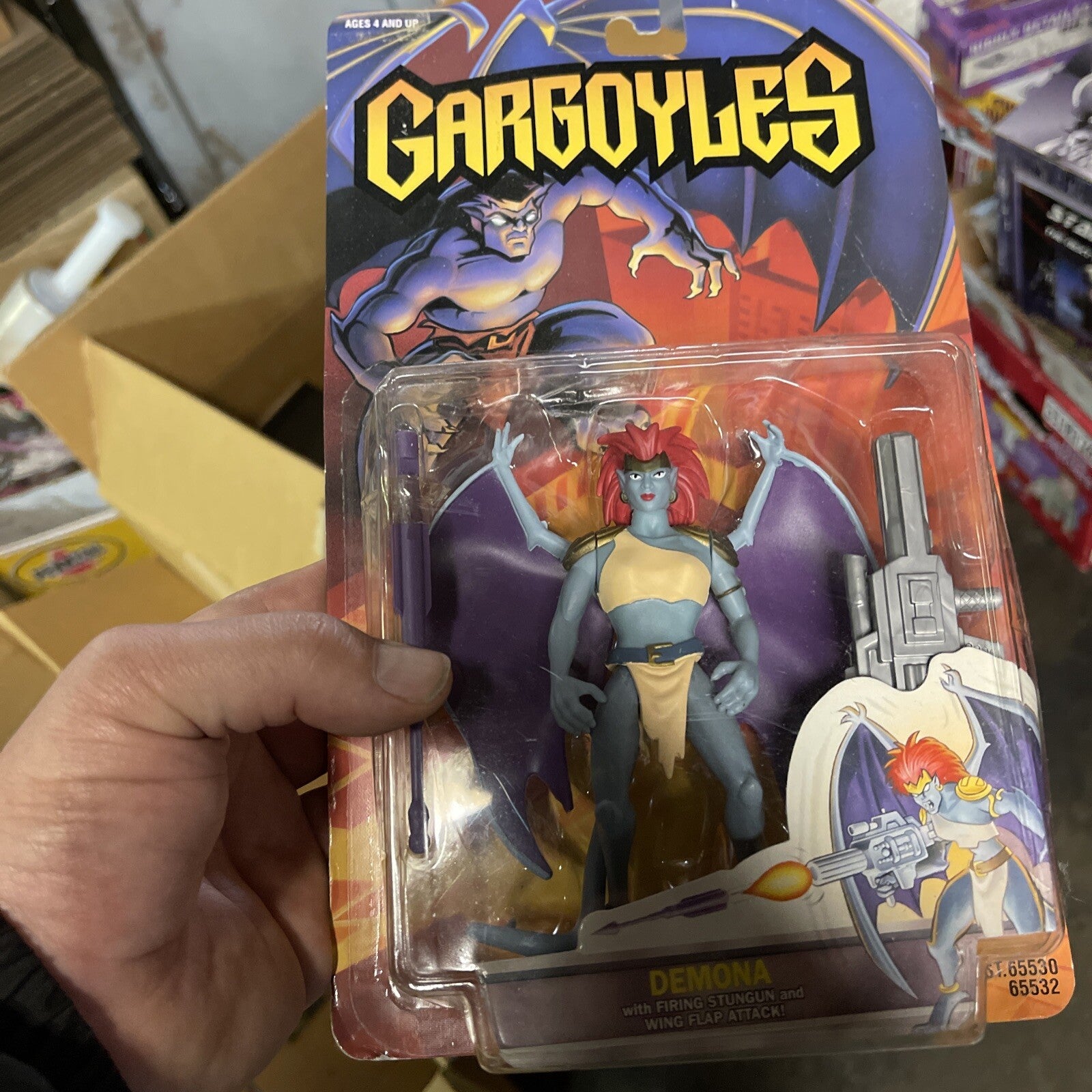 Gargoyles DEMONA w/ Firing Stun Gun 1995 Action Figure Kenner  New CARDED0