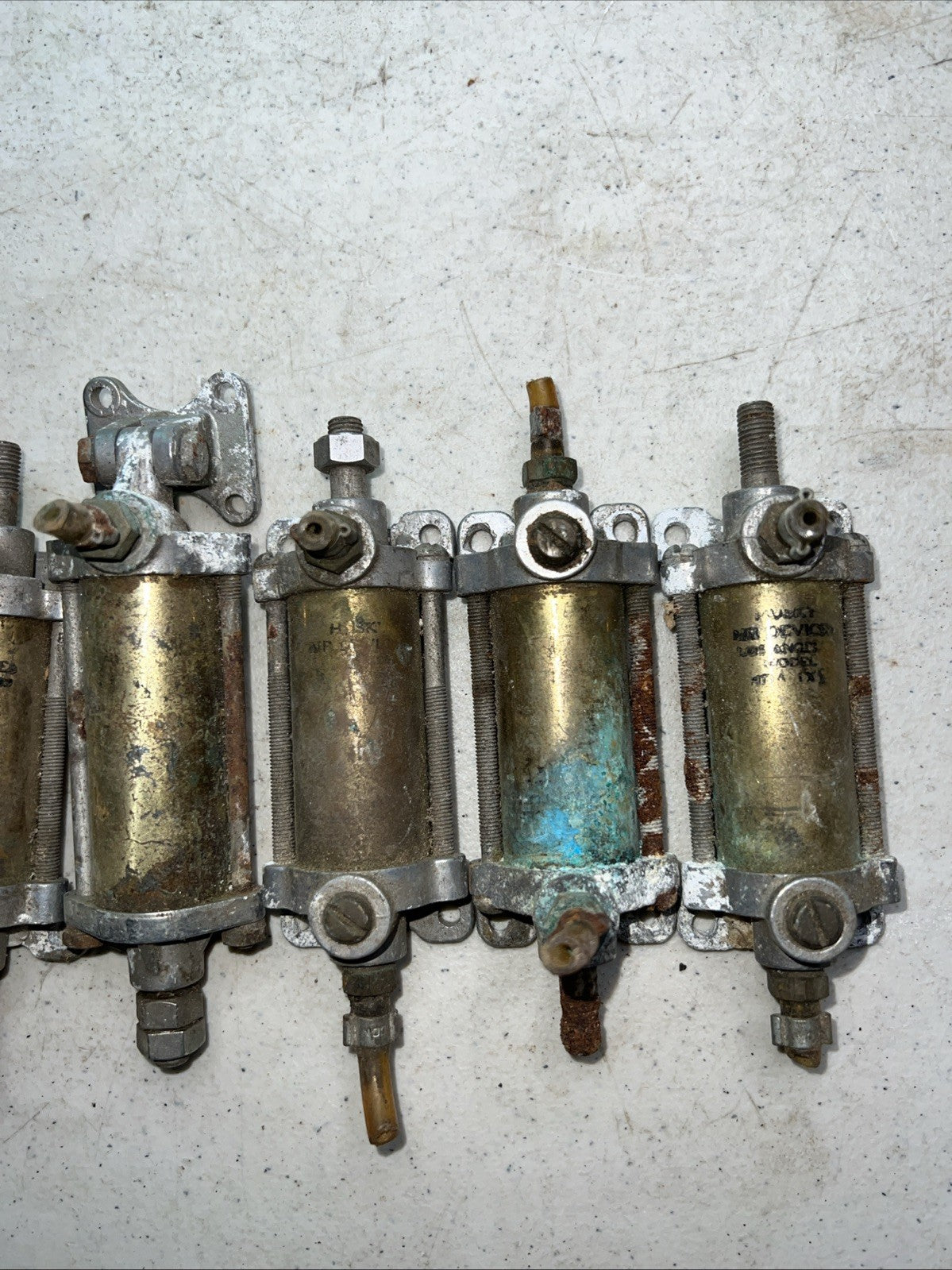 Husky Air Devices Pneumatic Air Cylinder Lot Of 82