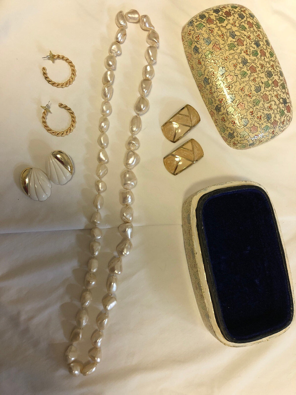 Artistic Pearl Colored Chalcedony Bead  Toggle Necklace 3 Set Of Earrings0