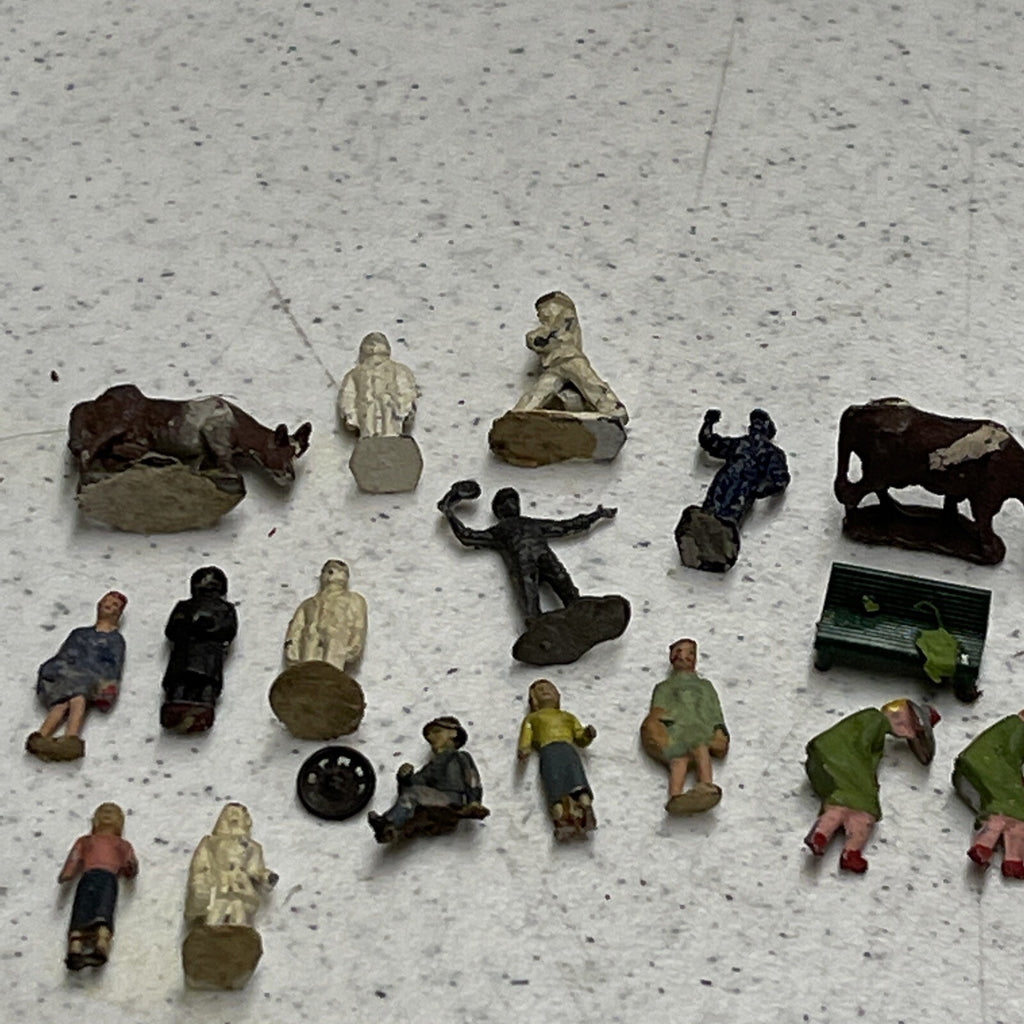Vintage Slot Car Track Metal & Plastic People Pieces Triangle Scalextric??5