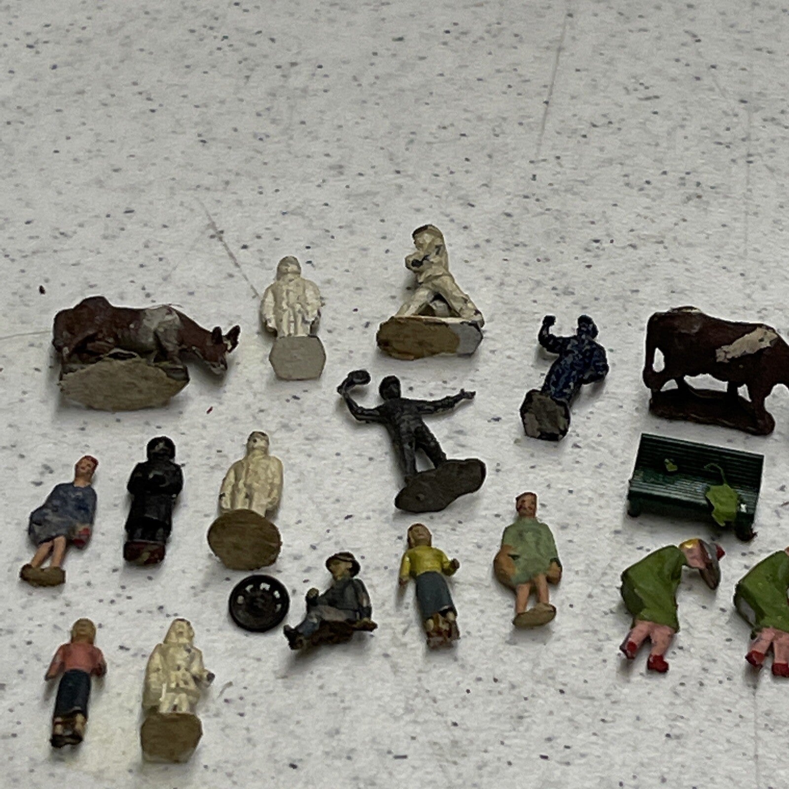 Vintage Slot Car Track Metal & Plastic People Pieces Triangle Scalextric??5