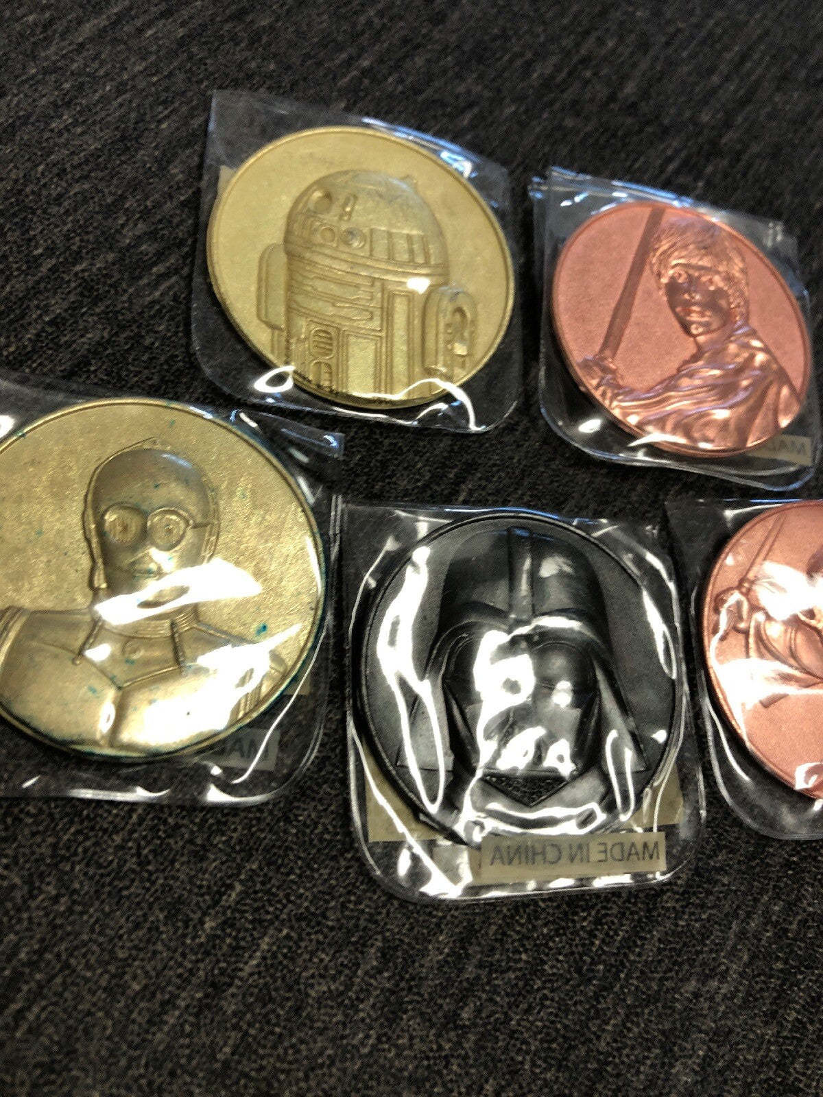 VTG. 4 STAR WARS COIN SET LUCAS FILMS, LUKE, SKYWALKER, YODA, C3pO, R2d21