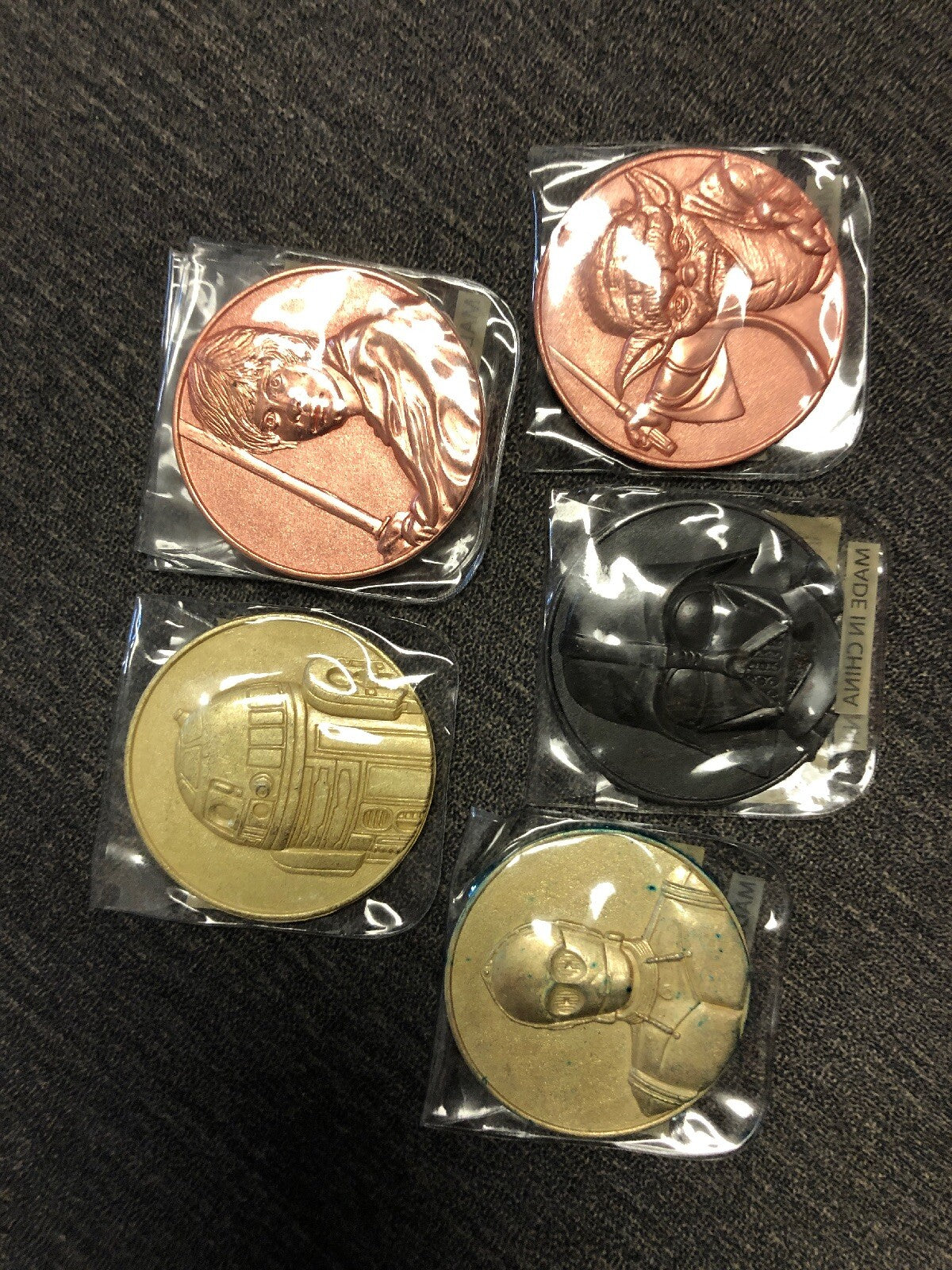 VTG. 4 STAR WARS COIN SET LUCAS FILMS, LUKE, SKYWALKER, YODA, C3pO, R2d20