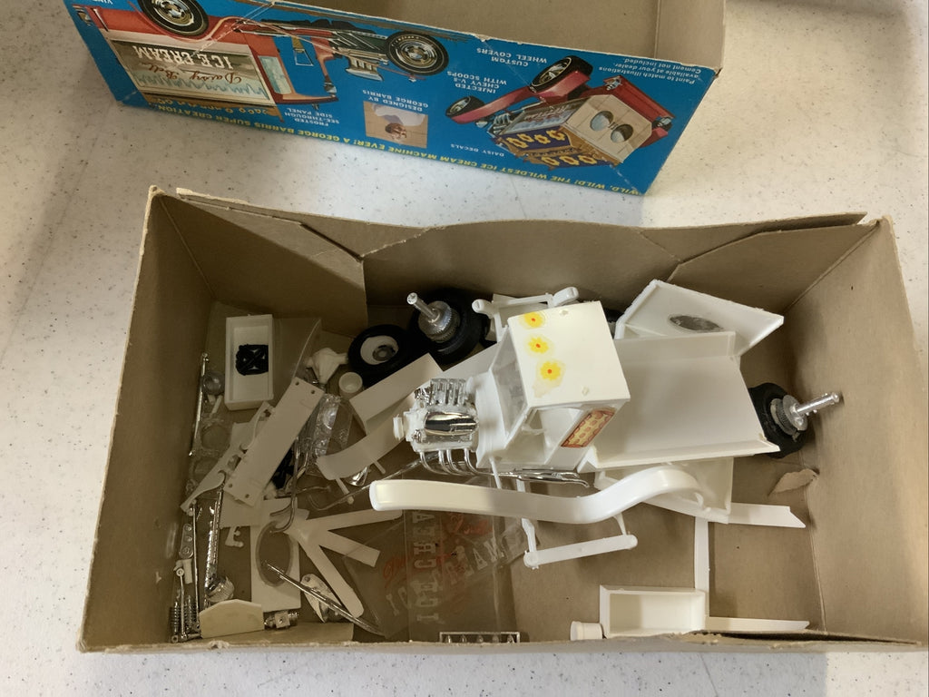 1:25 Scale Ice Cream Truck Hot Rod Model Kit - MP24