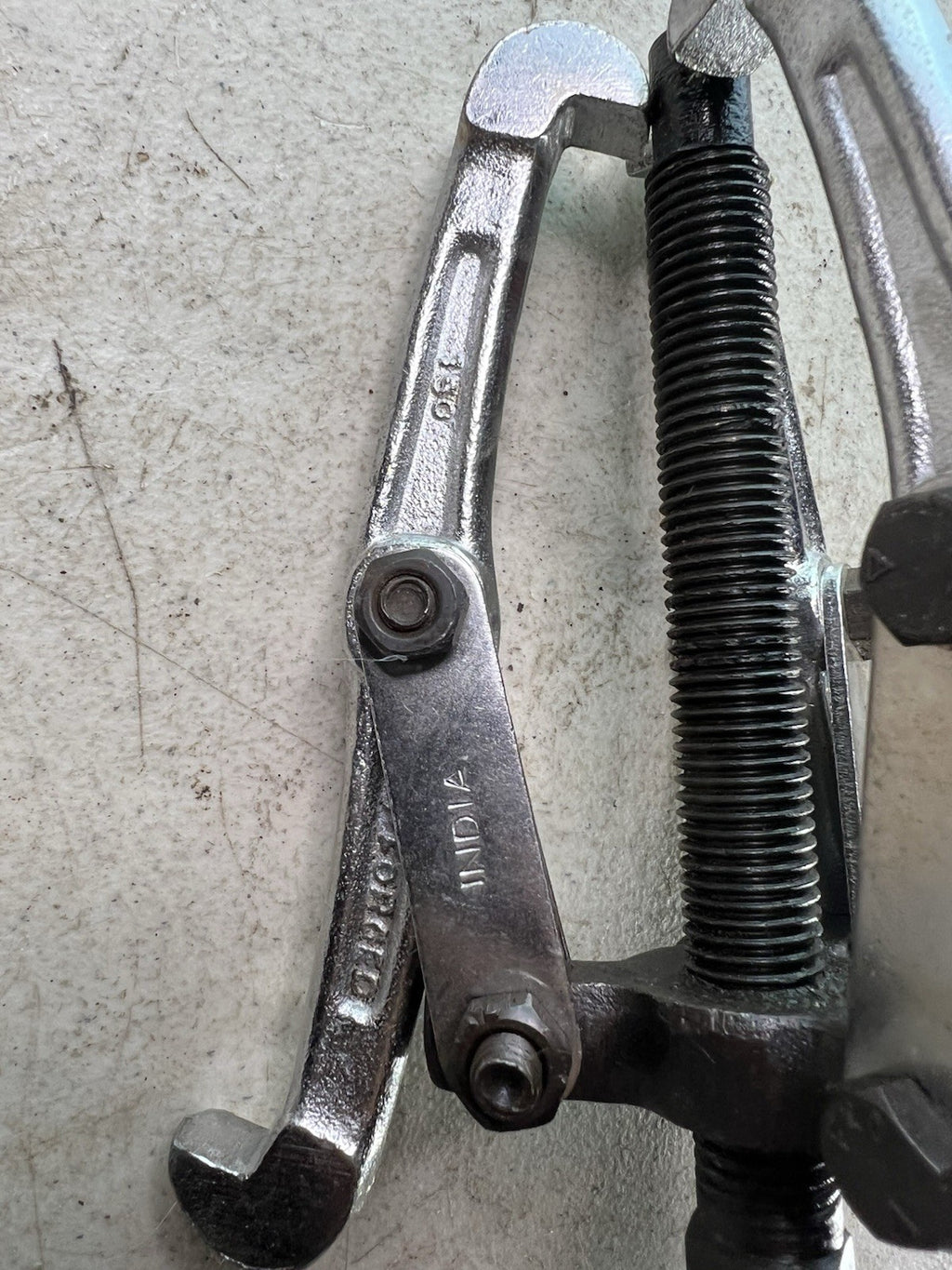 ADT- 3043 2TON 3-Jaw Gear Puller – 150mm2