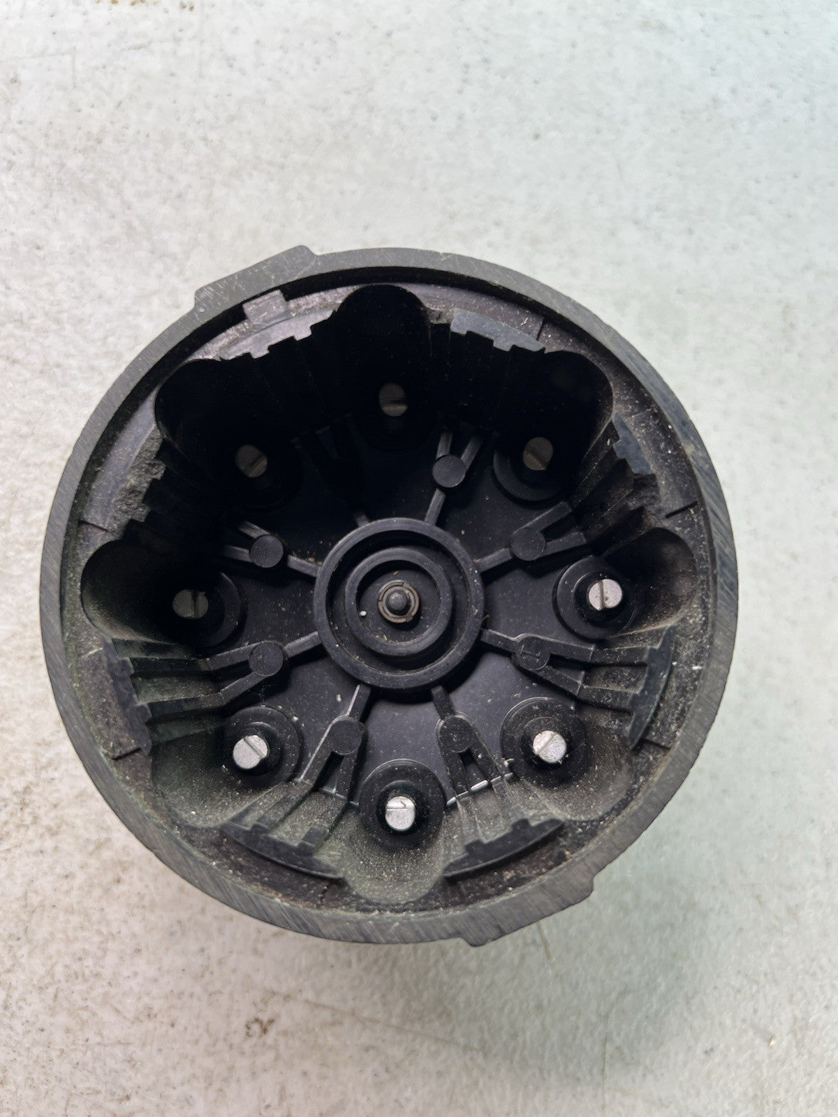 Vintage 8-Cylinder Distributor Cap – Black Bakelite Style2