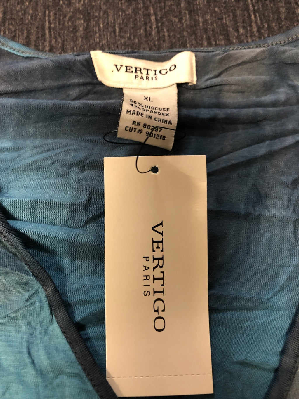 NWT Vertigo Paris Mod Print Plunging V-Neck Stretch Polyester Top2