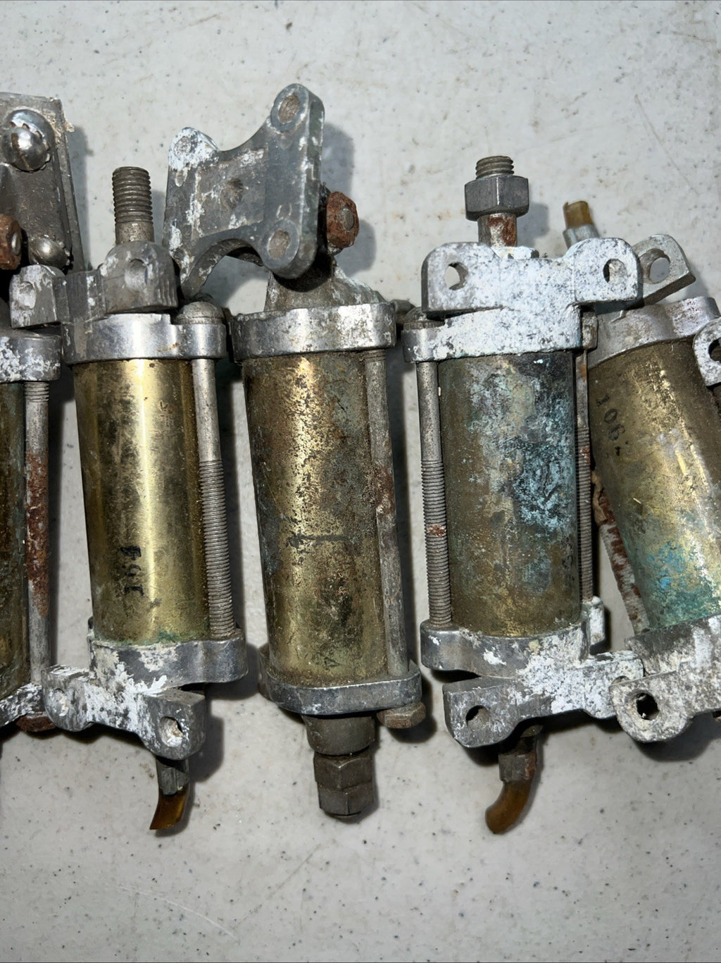 Husky Air Devices Pneumatic Air Cylinder Lot Of 85