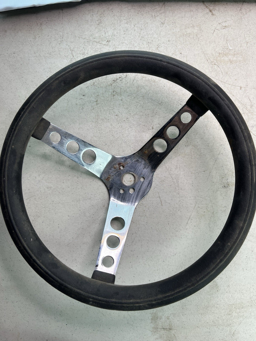 Approx. 11" diameter Drilled aluminum-style spokes Black grip (shows wear) Class0
