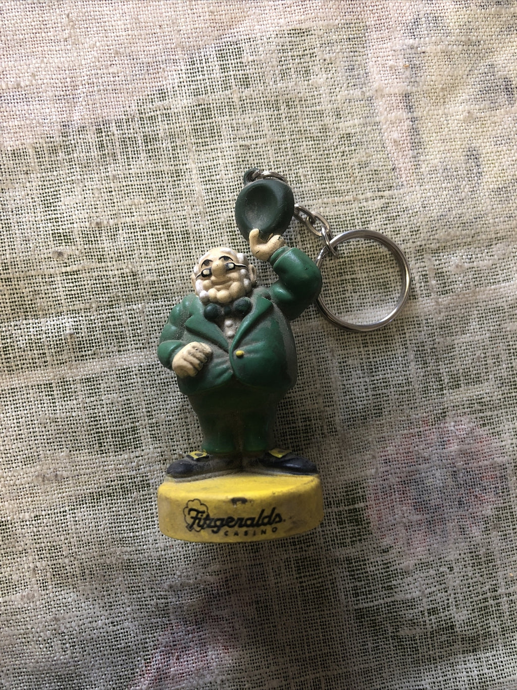 VINTAGE CASINO KEYCHAIN FITZGERALDS RENO, NEVADA MR. O'LUCKY LEPRECHAUN OBSOLETE0
