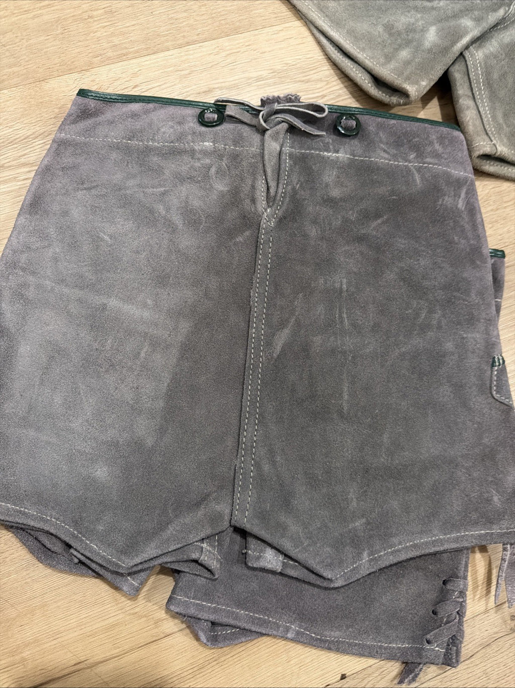 VINTAGE GERMAN LEDERHOSEN  GRAY SUEDE  LEATHER OKTOBERFEST FESTIVAL  Childrens7