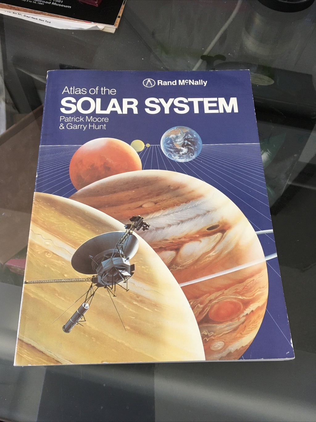 Randy McNally Atlas of the Solar System Patrick Moore & Garry Hunt0