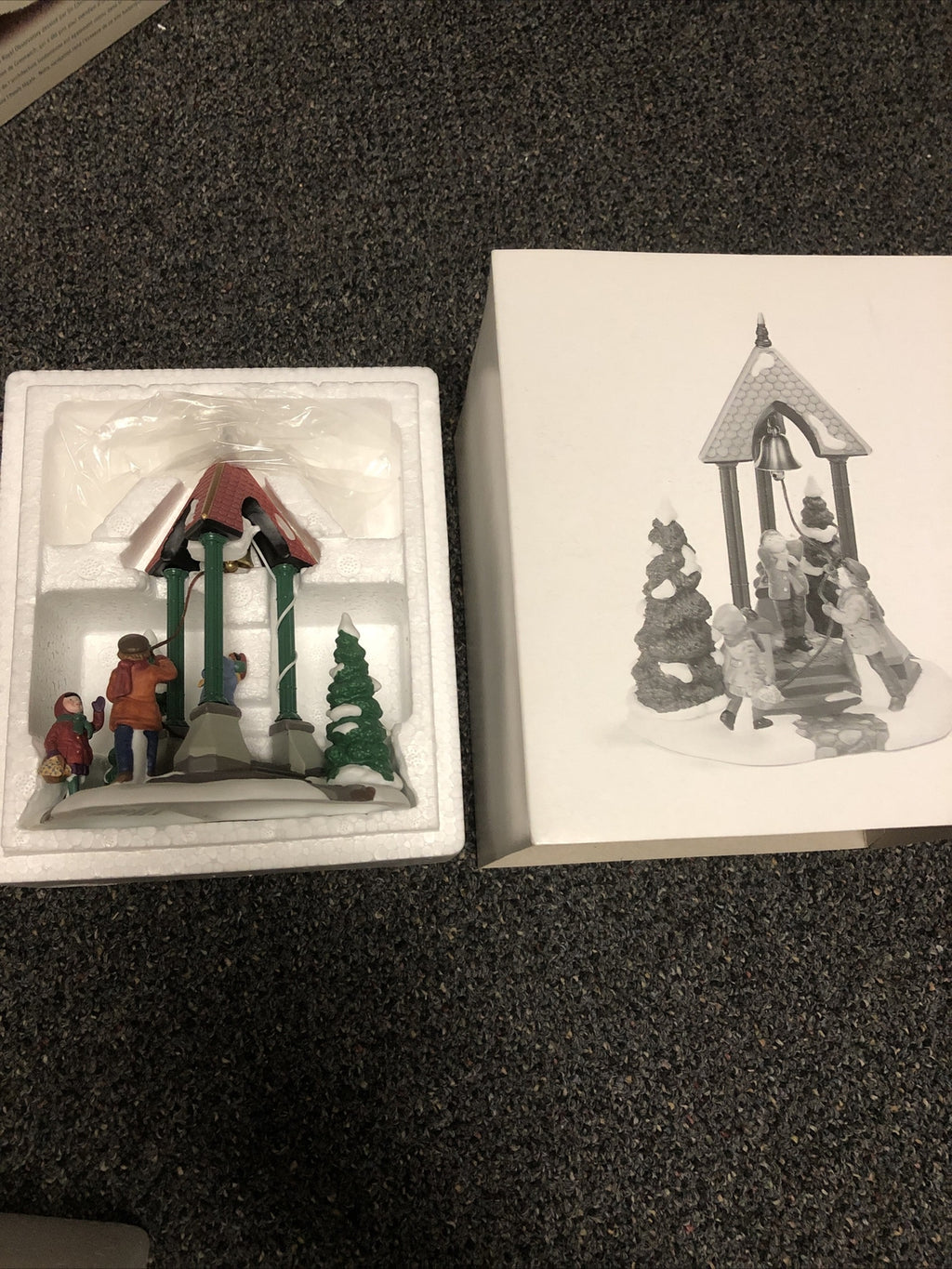 Dept. 56 Heritage Village "CHRISTMAS BELLS" 1996 EVENT PIECE  #98711 With Box0