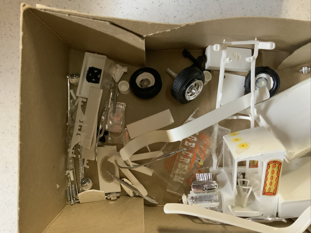 1:25 Scale Ice Cream Truck Hot Rod Model Kit - MP26