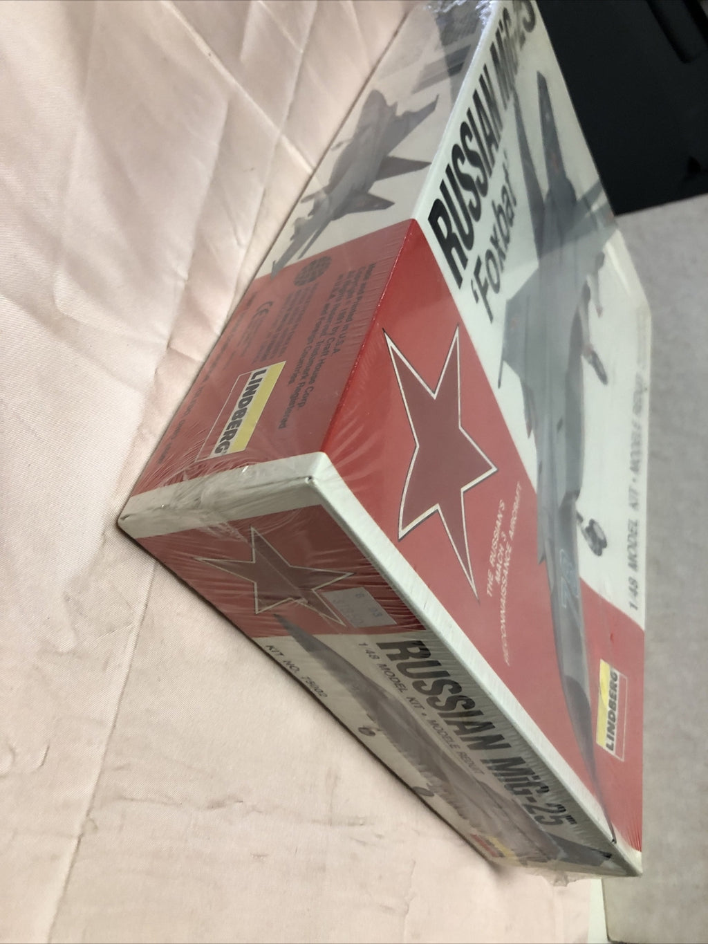 Lindberg Russian MiG-25 Foxbat 1/48 Model Kit SEALED3