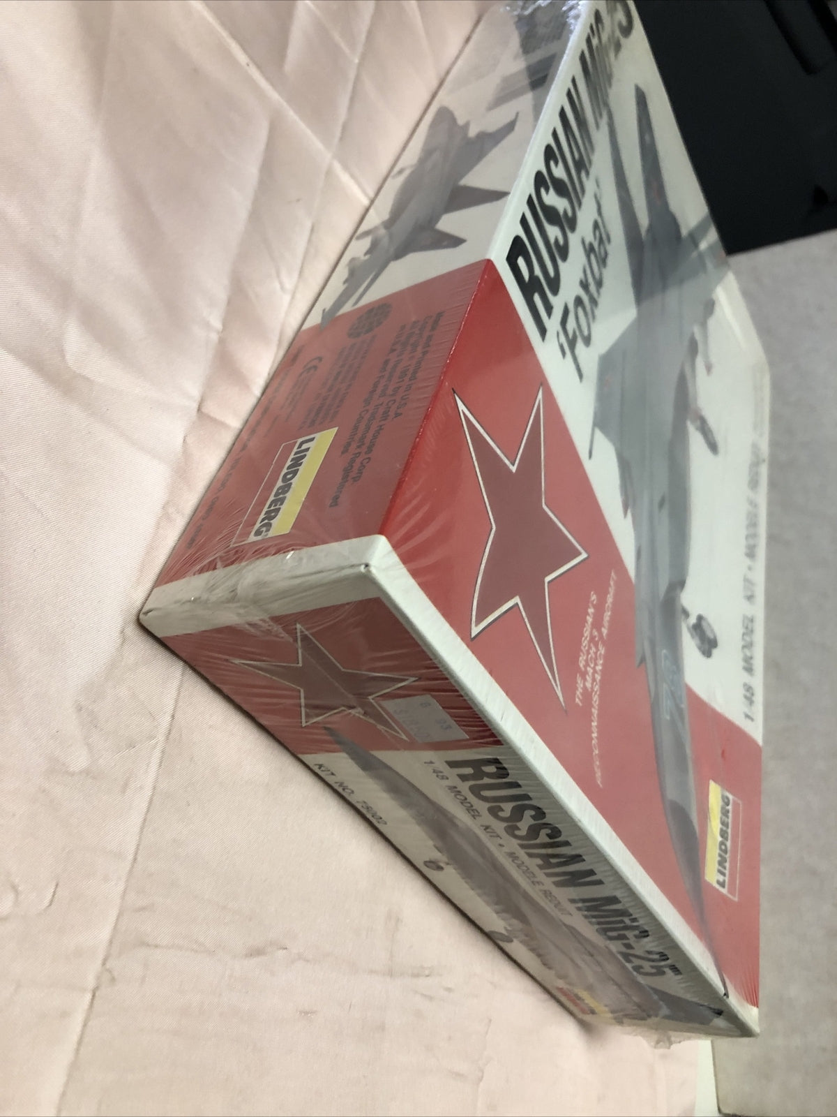Lindberg Russian MiG-25 Foxbat 1/48 Model Kit SEALED3