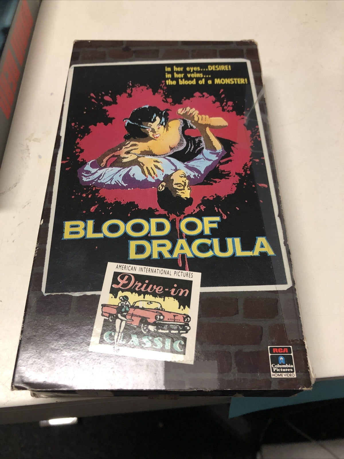 Blood of Dracula (VHS Tape)  James H. Nicholson, Sandra Harrison, Gail Ganley VG0