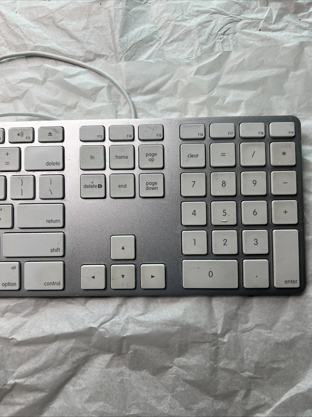 Genuine Apple A1243 Wired USB Keyboard w/ Numeric Keypad Used1