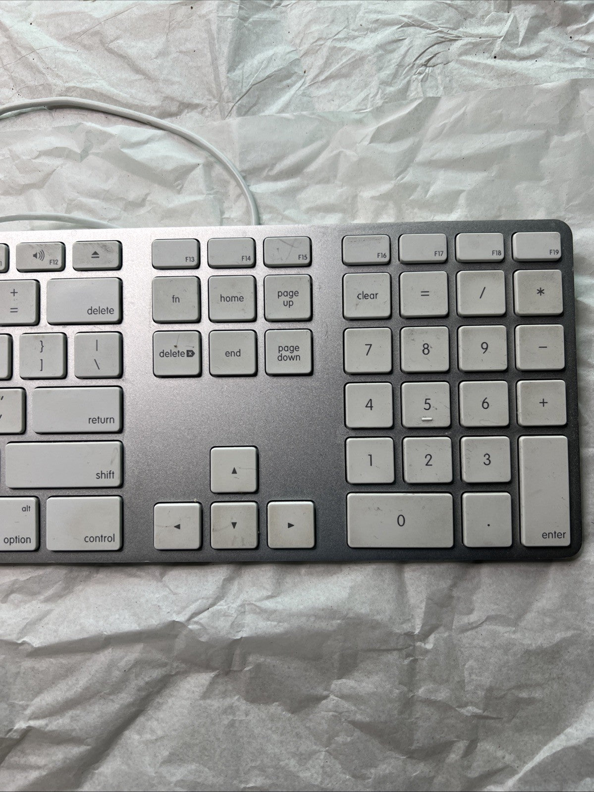 Genuine Apple A1243 Wired USB Keyboard w/ Numeric Keypad Used1