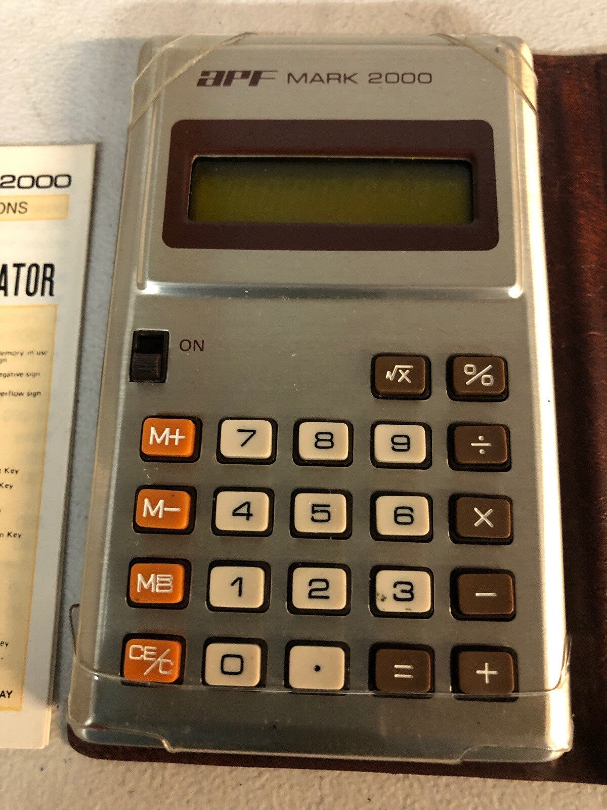 Vintage APF Mark 2000 Super Thin Electronic Calculator With manual, Leather case1