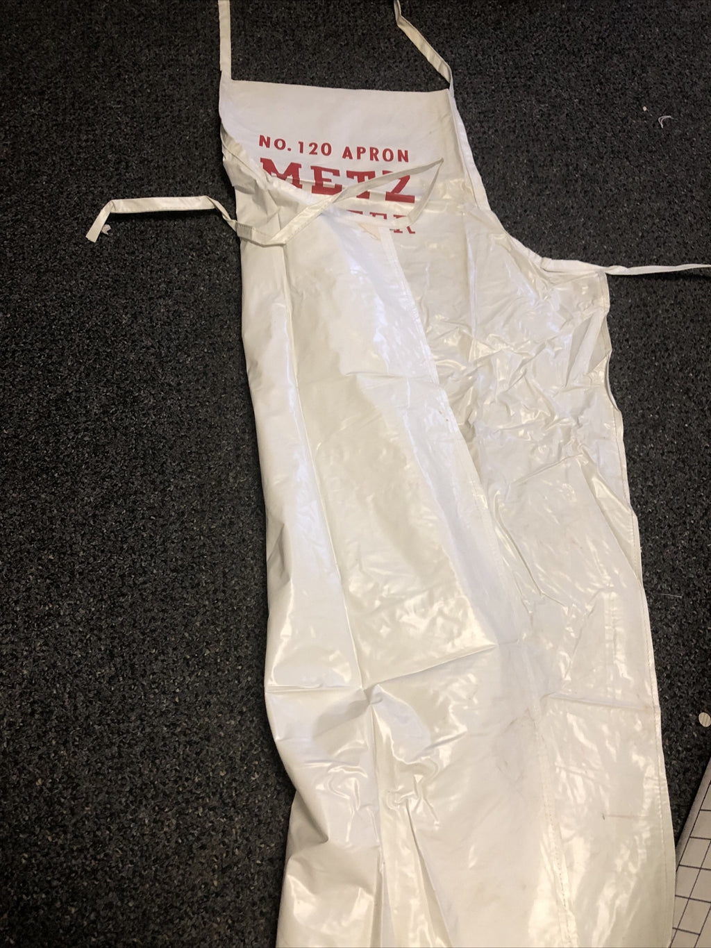 VINTAGE Metz Extra Dry Beer Apron No.120 Advertising2