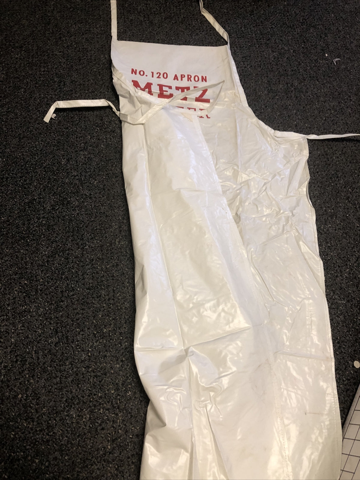 VINTAGE Metz Extra Dry Beer Apron No.120 Advertising2