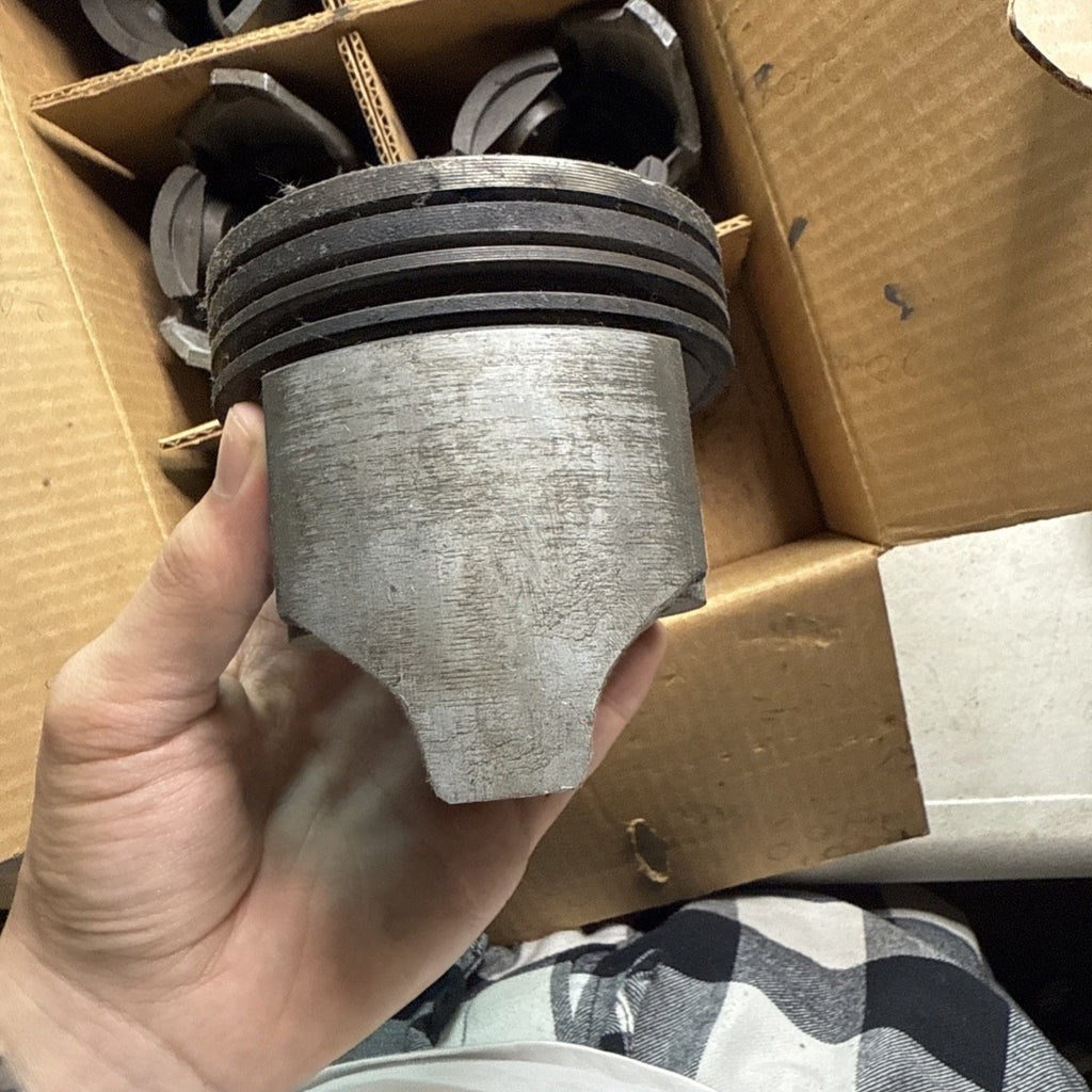 Set of 8 Badger Pistons .040 Over Chevy 283 V8 Cast Set – Vintage 1981 Used7