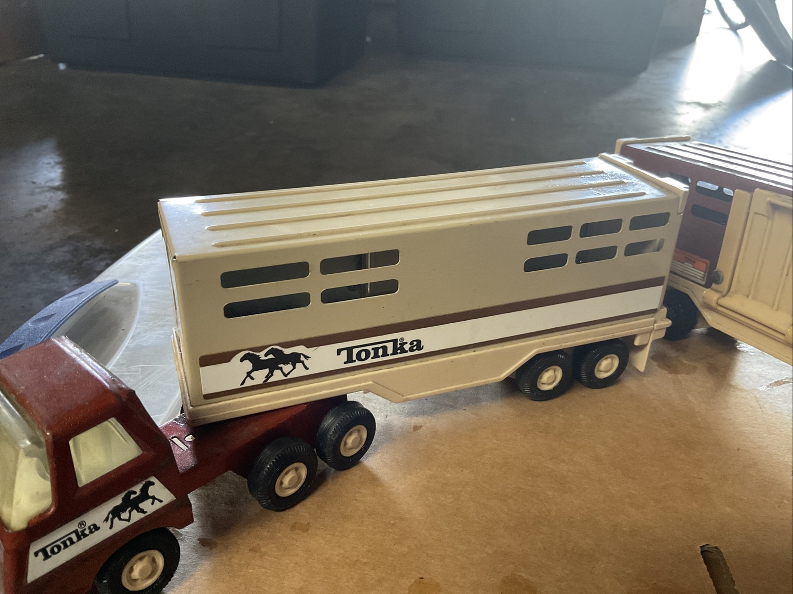 Vintage 70s Tonka Die-Cast Semi Truck Cab and Horse Trailer Lot2
