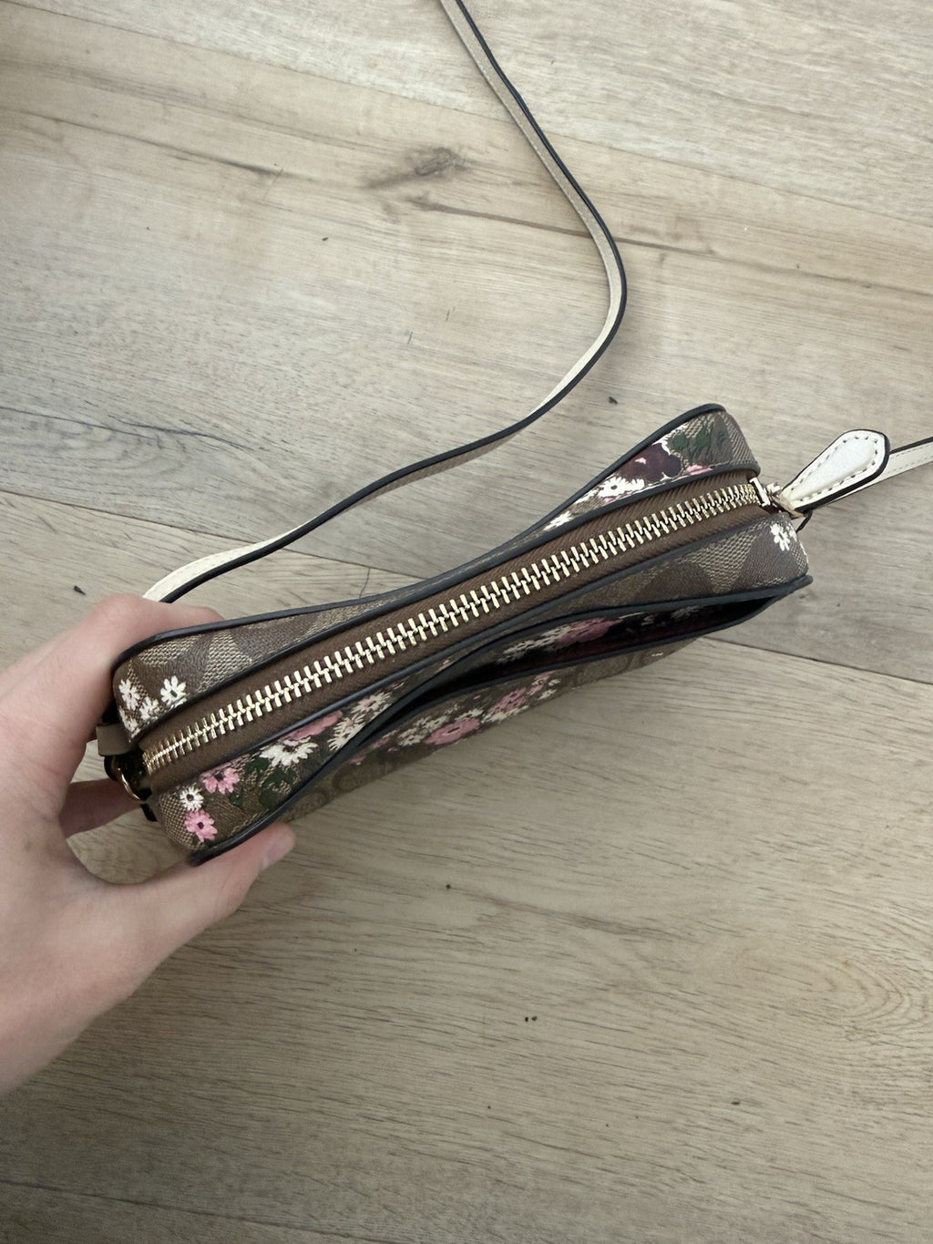 Coach Mini Signature Evergreen Flower Camera Bag IM/Khaki Multi9