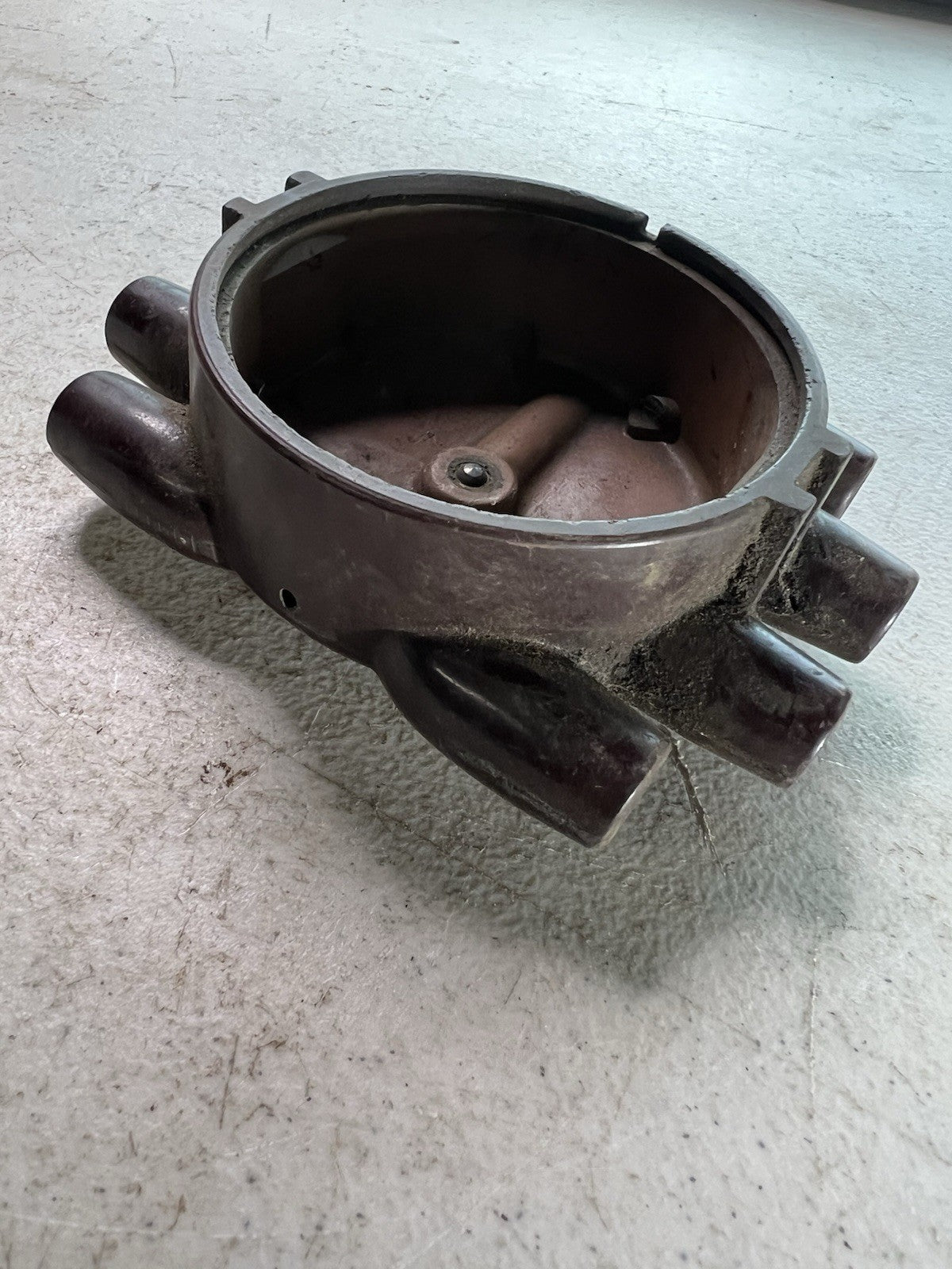 Vintage Bakelite 8-Cylinder Distributor Cap – Classic Ignition Part #23