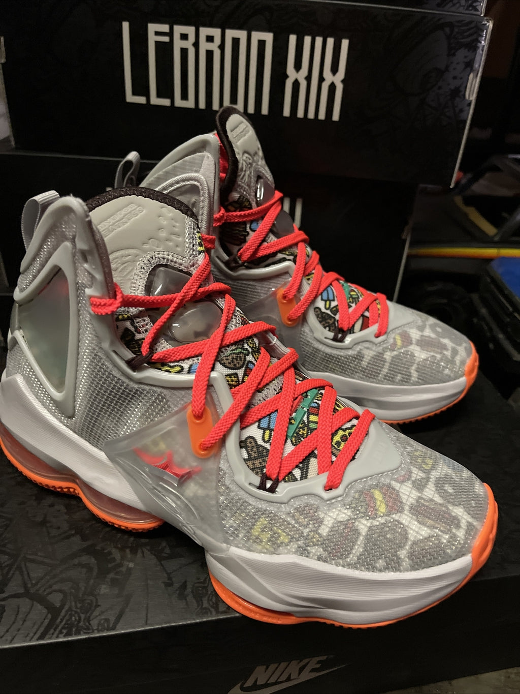 Nike Boys LeBron 19 DD0418-001 Gray Basketball Shoes Sneakers Size 4.5y0