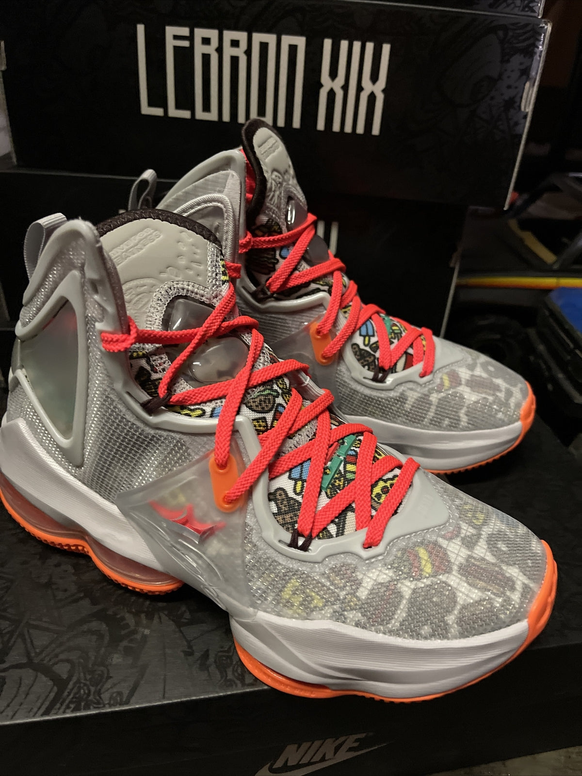Nike Boys LeBron 19 DD0418-001 Gray Basketball Shoes Sneakers Size 4.5y0