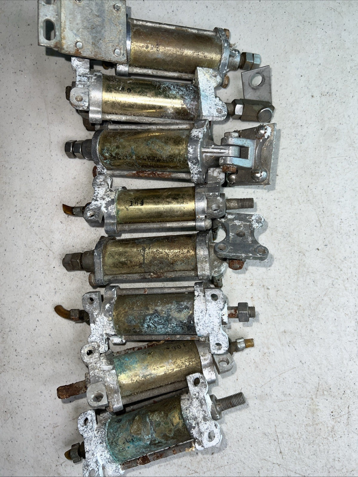Husky Air Devices Pneumatic Air Cylinder Lot Of 83